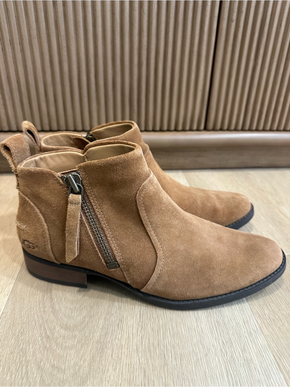 UGG Aureo II Suede Ankle Boot Booties Chestnut/Tan | Women's Size 9
